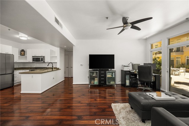 Detail Gallery Image 6 of 32 For 250 N First St #322,  Burbank,  CA 91502 - 2 Beds | 2 Baths