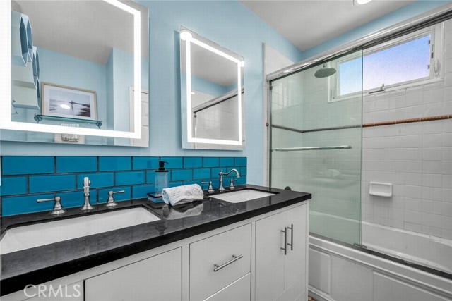 Detail Gallery Image 22 of 34 For 907 Diamond St, Redondo Beach,  CA 90277 - 4 Beds | 3 Baths