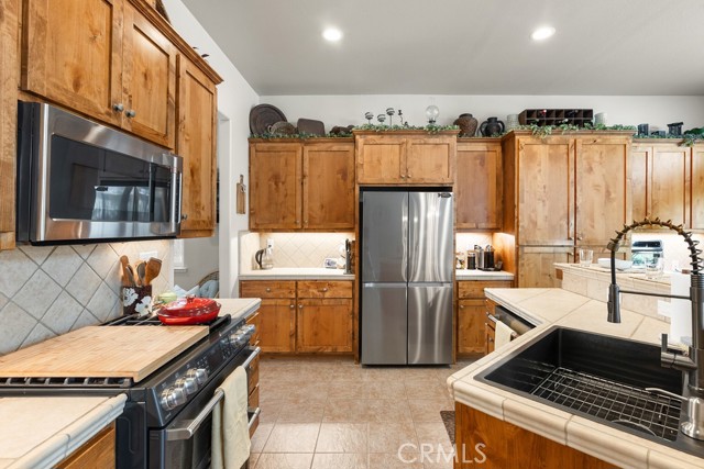 Detail Gallery Image 10 of 39 For 5212 Honey Rock Ct, Oroville,  CA 95966 - 5 Beds | 3 Baths