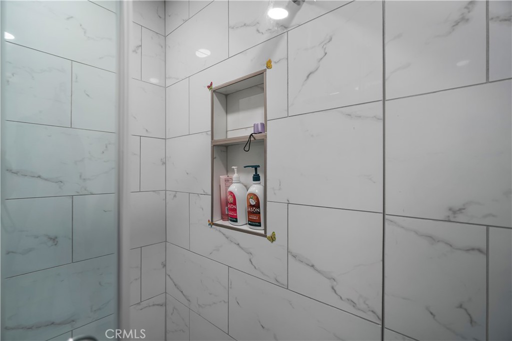 https://media.crmls.org/medias/26853947-ede0-47cb-841d-38e073a29e6d.jpg?preset=X-Large