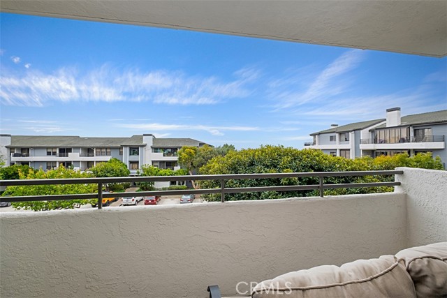 Detail Gallery Image 7 of 16 For 260 Cagney Lane #114,  Newport Beach,  CA 92663 - 2 Beds | 1 Baths
