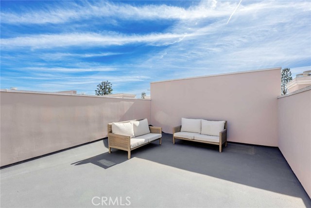 5923 Etiwanda Avenue, Tarzana CA: https://media.crmls.org/medias/2685fac5-54d0-409a-90a7-44c77a681f0b.jpg