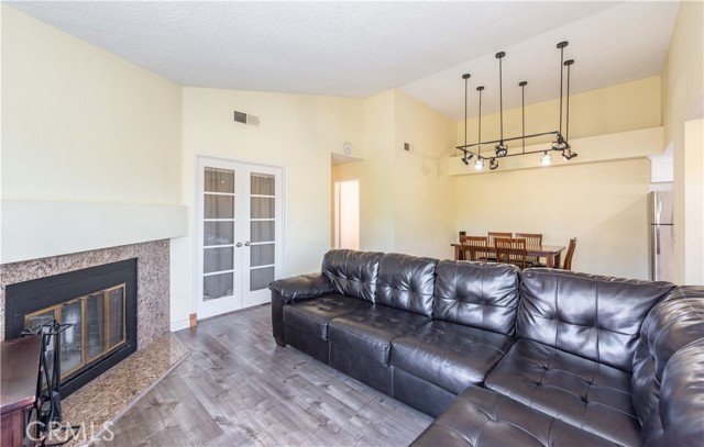 375 Stanford Court, Irvine CA: https://media.crmls.org/medias/26863765-2dda-4c90-9c8f-a0dc5396e3e9.jpg