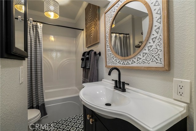 479 E 9th Street, Chico CA: https://media.crmls.org/medias/26865606-aa44-4b28-8291-fb1a73cf02c1.jpg
