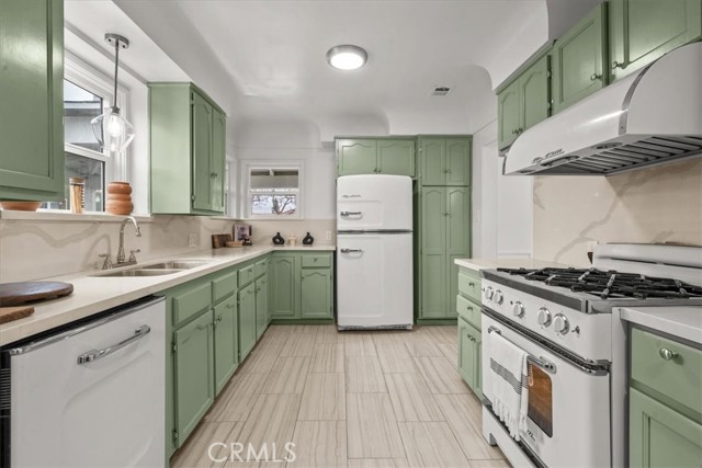 Detail Gallery Image 7 of 19 For 2119 W 83rd St, Los Angeles,  CA 90047 - 3 Beds | 2 Baths