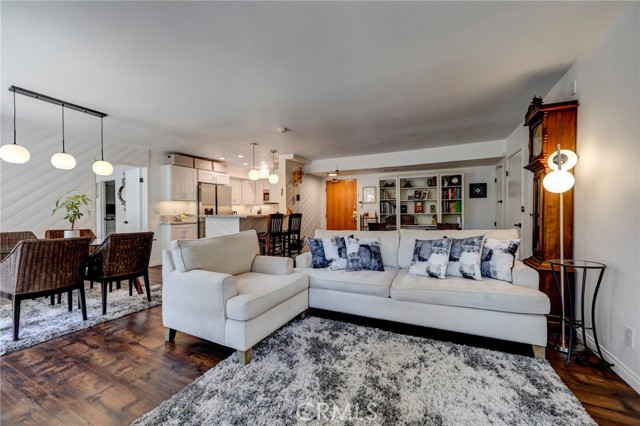 4249 LONGRIDGE Avenue, Studio City CA: https://media.crmls.org/medias/2686d0c8-c961-4e2e-a29c-40b59761c73a.jpg