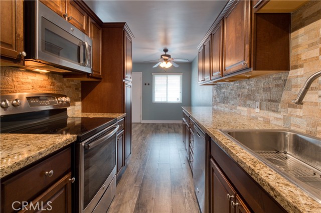 1130 E 1st Street, Long Beach CA: https://media.crmls.org/medias/268713d0-17c1-4c63-ab3f-9bea205388e4.jpg