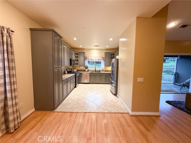 Detail Gallery Image 11 of 42 For 8921 Deer Trl, Frazier Park,  CA 93225 - 4 Beds | 3 Baths