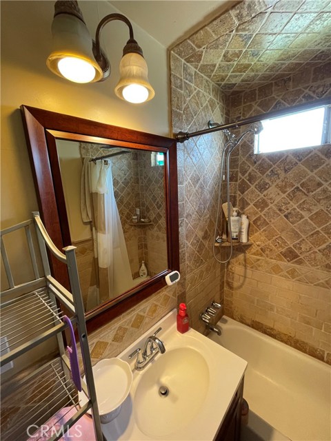 Detail Gallery Image 12 of 23 For 403 Basetdale, La Puente,  CA 91746 - 4 Beds | 2 Baths