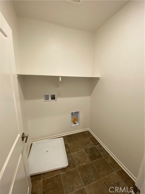 Detail Gallery Image 9 of 17 For 5630 Altamura Way, Fontana,  CA 92336 - 3 Beds | 2/1 Baths