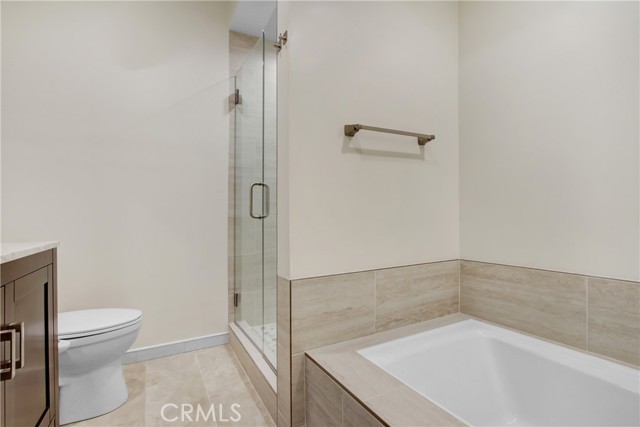 Detail Gallery Image 24 of 44 For 4949 Genesta Ave #104,  Encino,  CA 91316 - 2 Beds | 2 Baths