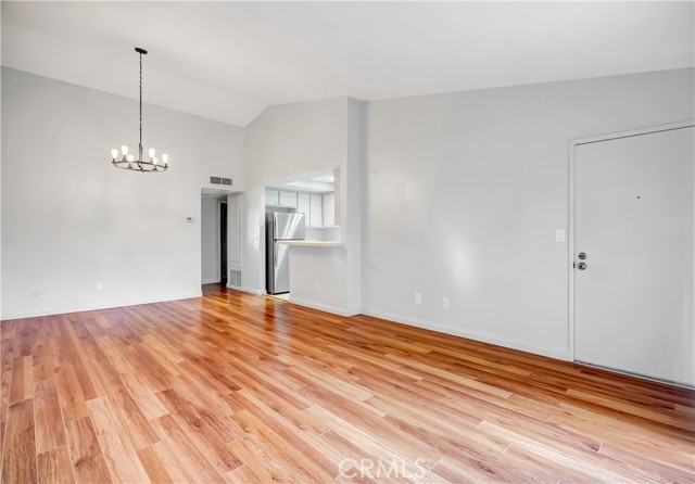 Detail Gallery Image 3 of 24 For 7308 Corbin Ave #G,  Reseda,  CA 91335 - 2 Beds | 2 Baths