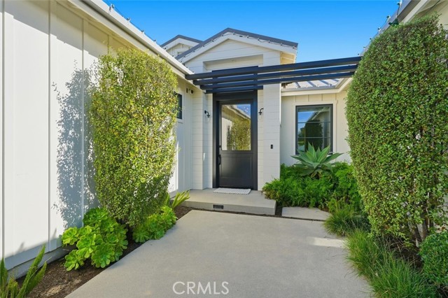 Detail Gallery Image 2 of 38 For 2848 Carob, Newport Beach,  CA 92660 - 5 Beds | 4/1 Baths