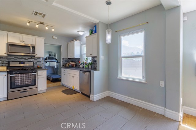 Detail Gallery Image 33 of 45 For 27981 Atlantic Ave, Highland,  CA 92346 - 3 Beds | 2 Baths