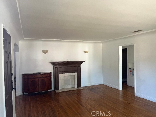 2257 Daisy Avenue, Long Beach CA: https://media.crmls.org/medias/268b2801-34b1-40b1-bd3f-d3c5d9d98b52.jpg