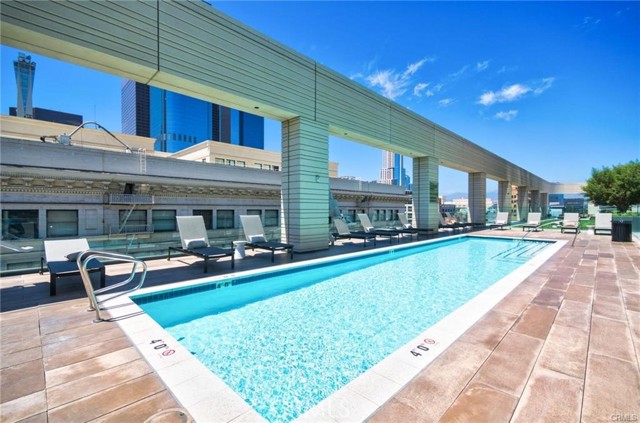 Detail Gallery Image 24 of 40 For 400 S Broadway #1703,  Los Angeles,  CA 90013 - 2 Beds | 2 Baths