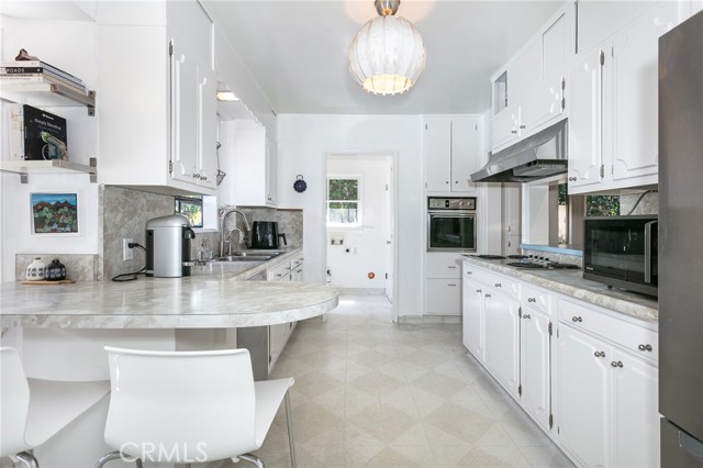 Detail Gallery Image 16 of 30 For 301 S Sunset Canyon Dr, Burbank,  CA 91501 - 3 Beds | 1/1 Baths