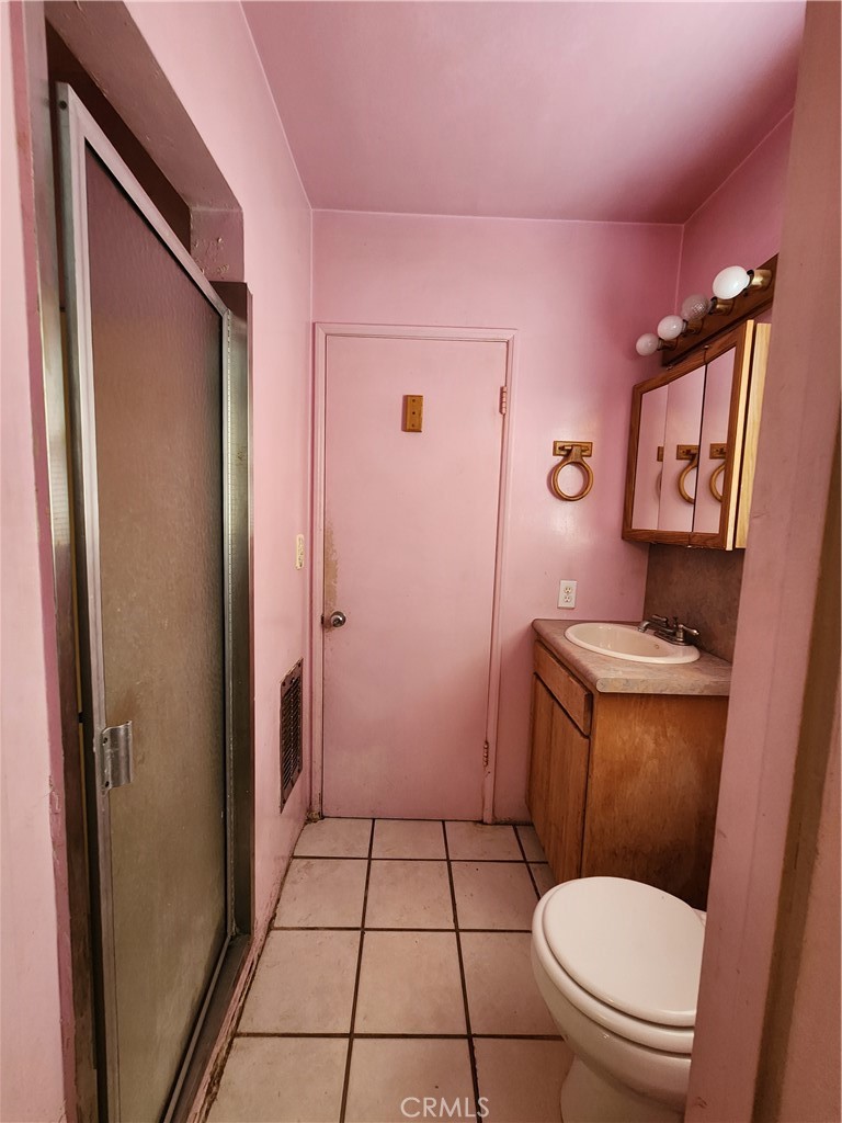 https://media.crmls.org/medias/268b5ece-040b-4f0e-a274-59b082c5e87f.jpg?preset=X-Large