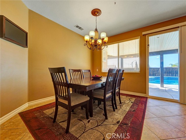 Detail Gallery Image 14 of 59 For 9737 Espada Creek, Moreno Valley,  CA 92557 - 4 Beds | 3 Baths