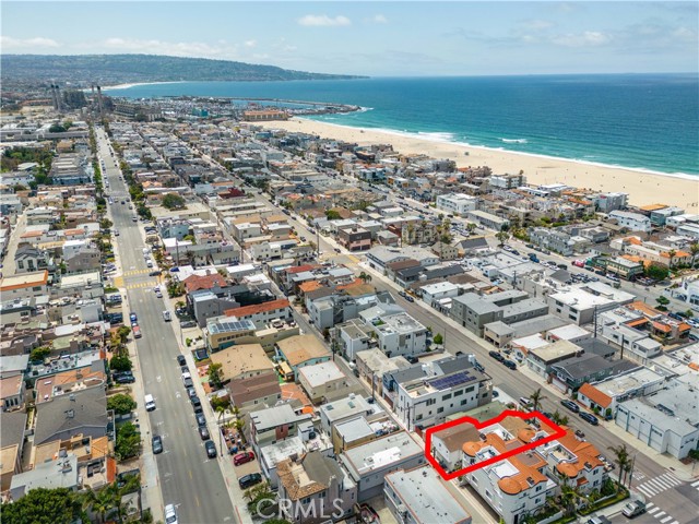 Detail Gallery Image 7 of 19 For 934 Manhattan Ave, Hermosa Beach,  CA 90254 - 4 Beds | 3 Baths