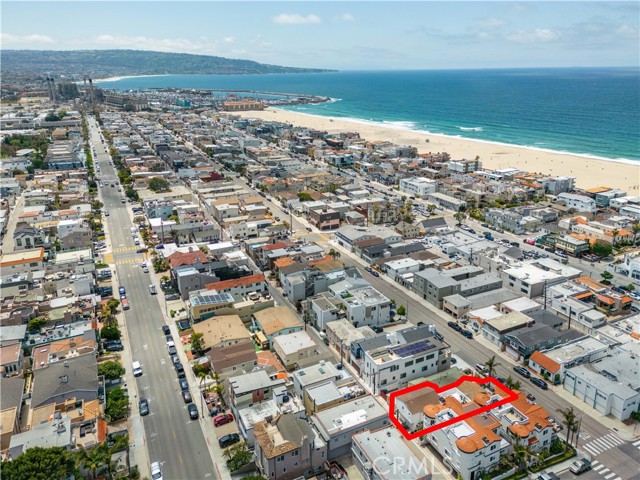 Detail Gallery Image 7 of 19 For 934 Manhattan Ave, Hermosa Beach,  CA 90254 - 4 Beds | 3 Baths