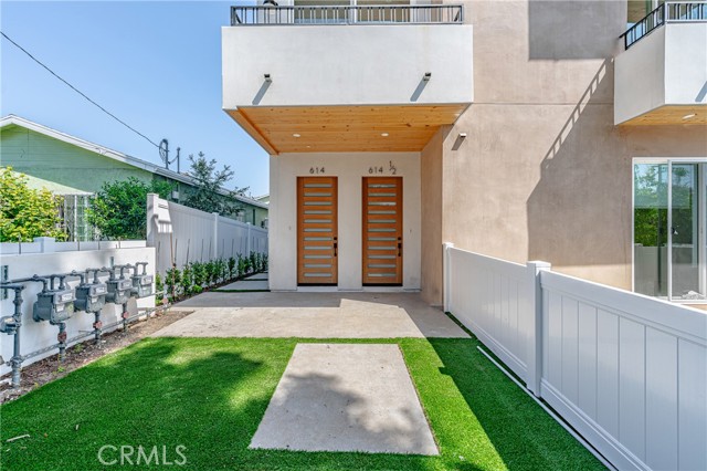 Detail Gallery Image 4 of 41 For 614 1/2 N Rampart Bld #1/2,  Silver Lake Los Angeles,  CA 90026 - 4 Beds | 4 Baths