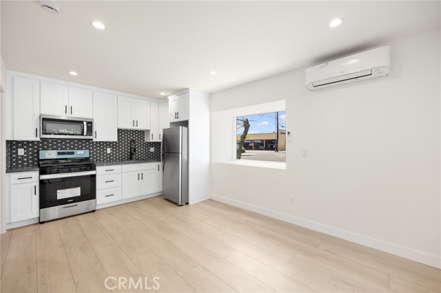 914 N Catalina Street, Burbank CA: https://media.crmls.org/medias/268bbddc-e71d-4e67-a228-f443f81b7839.jpg