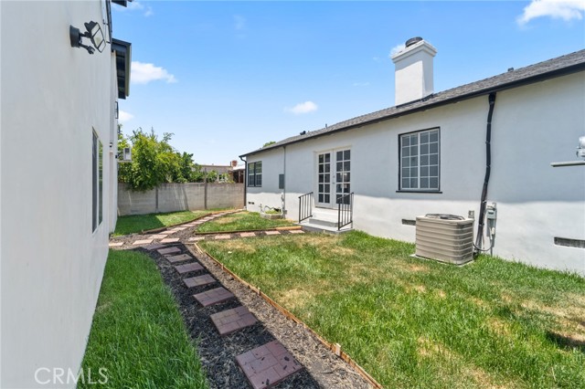 18656 Runnymede Street, Reseda CA: https://media.crmls.org/medias/268c2684-e25b-4a3b-9bed-8200c7d5a4fb.jpg