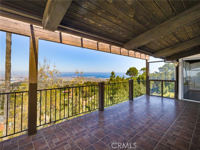 30062 Grandpoint Lane, Rancho Palos Verdes CA: https://media.crmls.org/medias/268c3f5e-db47-4cca-8b80-ae41e297316e.jpg