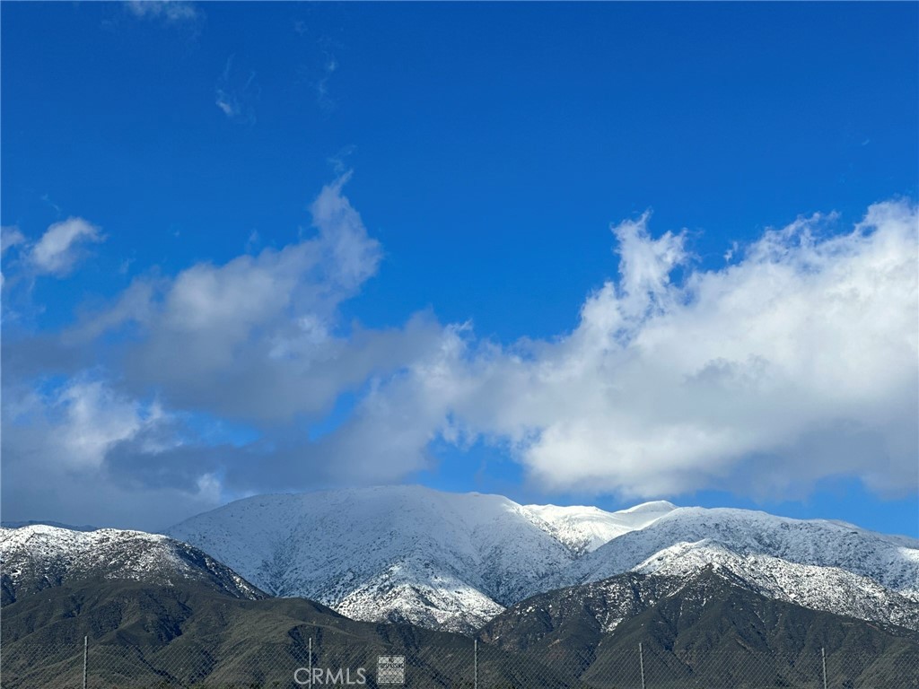 https://media.crmls.org/medias/268c9595-516e-43b2-be3d-85bdd054a6e0.jpg?preset=X-Large