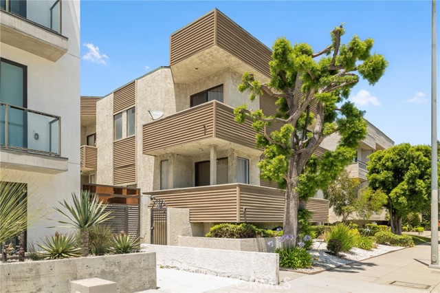4511 Coldwater Canyon Avenue, Studio City CA: https://media.crmls.org/medias/268c9ea1-9d1d-486c-a2b2-b69b631c8bca.jpg