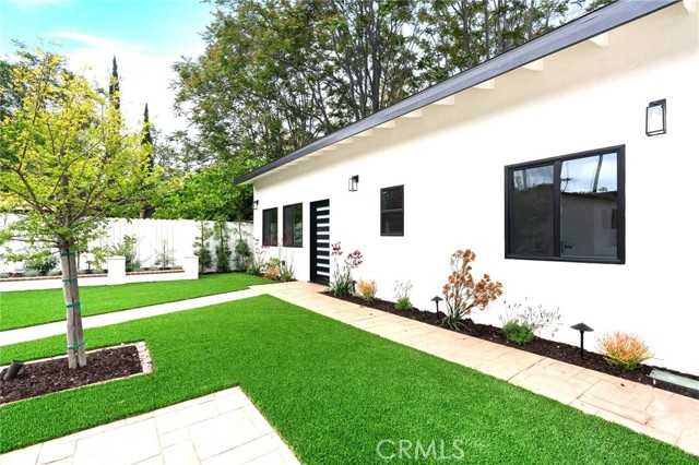 7538 Remmet Avenue, Canoga Park CA: https://media.crmls.org/medias/268cb041-67ad-4873-afe2-8abca76da947.jpg