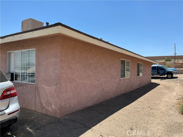 255 W Grace Street, Barstow CA: https://media.crmls.org/medias/268ce995-b12e-45ec-9f1a-6fb914530f05.jpg
