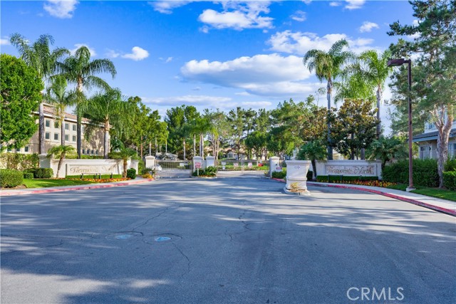 7997 E Viewrim, Anaheim Hills CA: https://media.crmls.org/medias/268e0eea-436b-4d54-86ef-9a20045d5bce.jpg