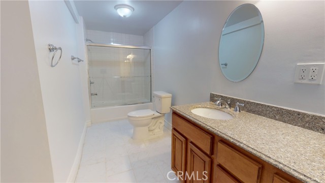 22500 N Summit Ridge Circle, Chatsworth CA: https://media.crmls.org/medias/268e2e87-19d2-4a91-a6cd-e0617fac0240.jpg