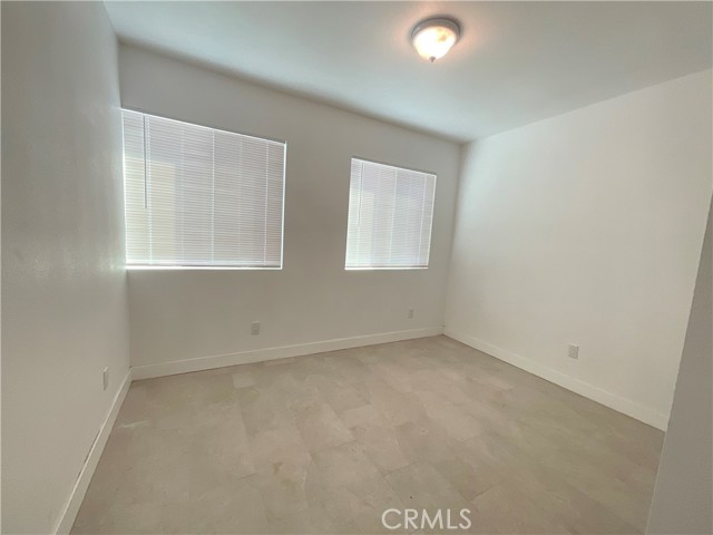 Detail Gallery Image 10 of 13 For 17371 Queens Ln #105,  Huntington Beach,  CA 92647 - 3 Beds | 2 Baths