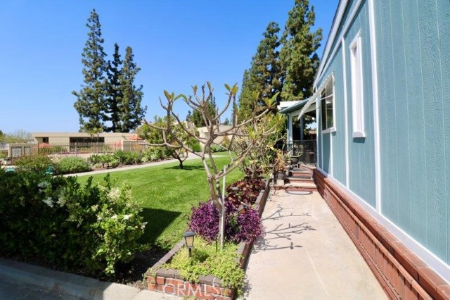 12623 Lake Frost Way, La Mirada CA: https://media.crmls.org/medias/268f992f-37b4-4ea5-9baa-bc40644d62c0.jpg