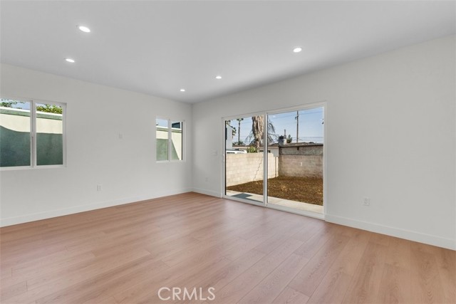 11240 Lull Street, Sun Valley CA: https://media.crmls.org/medias/269110f4-adba-4451-ae32-8624dd88250b.jpg