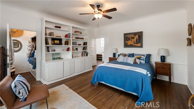 1305 E Balboa Boulevard, Newport Beach CA: https://media.crmls.org/medias/26911c33-4fee-42e0-a1ef-eb40c99b569e.jpg