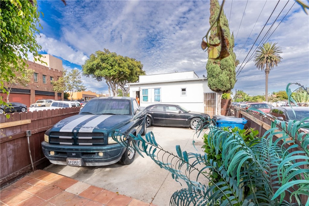 Triplex at 707 E 65th