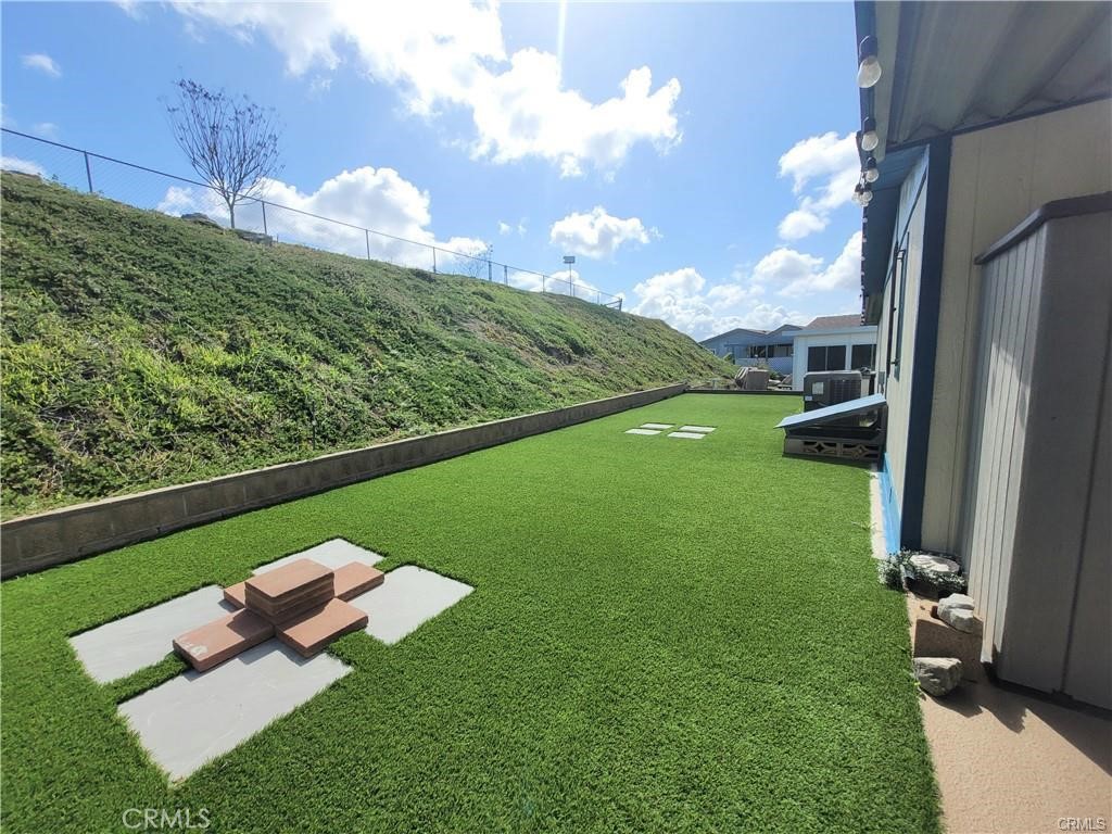 https://media.crmls.org/medias/26914be1-5241-40d7-8443-0ecf72b82ca1.jpg?preset=X-Large