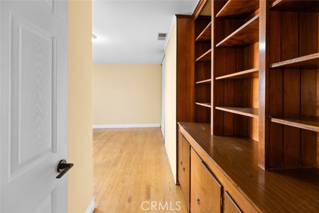 1941 W Kenneth Road, Glendale CA: https://media.crmls.org/medias/26923071-25d5-4dbb-bf53-d29ca049a5d0.jpg