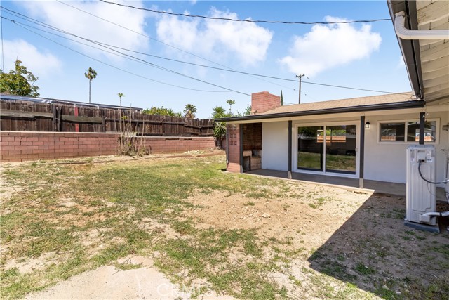19436 Chaparral Street, Rialto CA: https://media.crmls.org/medias/2692543a-877d-49b6-bf94-ec5e8a47b6e7.jpg