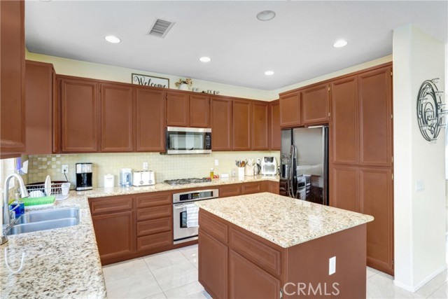 Detail Gallery Image 13 of 38 For 13223 Norfolk Ct, Moorpark,  CA 93021 - 3 Beds | 2/1 Baths