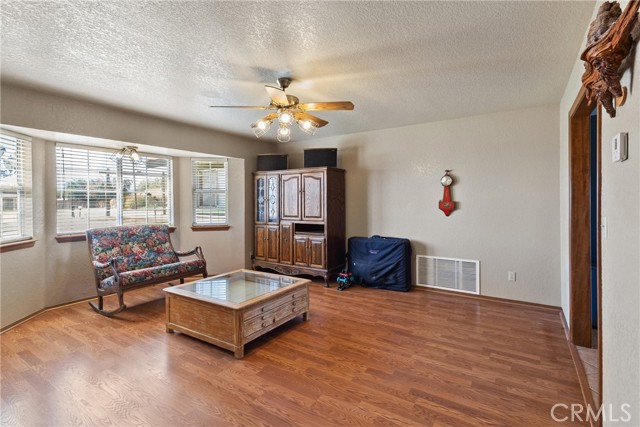 Detail Gallery Image 9 of 47 For 8727 W Avenue E12, Lancaster,  CA 93536 - 3 Beds | 3 Baths