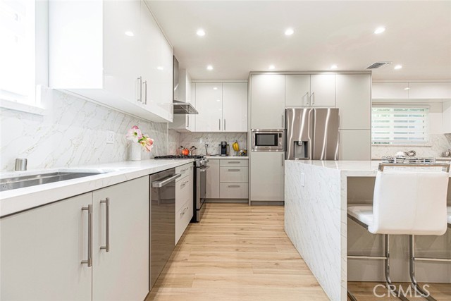 Detail Gallery Image 17 of 57 For 7106 Teesdale Ave, North Hollywood,  CA 91605 - 3 Beds | 2 Baths