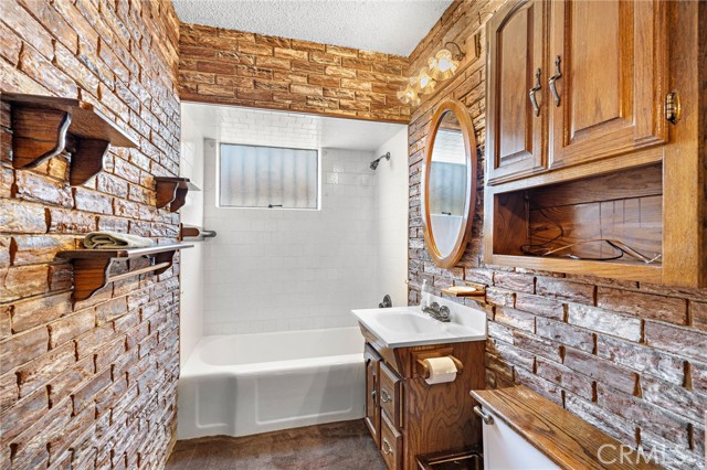 9649 Grace Street, Fontana CA: https://media.crmls.org/medias/26938336-c54d-4a31-b34d-249283e9e260.jpg