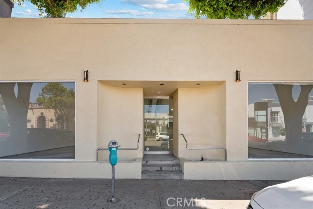8444 Melrose Avenue photo 2