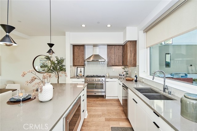 1050 N Joels Place, Los Angeles CA: https://media.crmls.org/medias/26953df3-cf2d-49dd-bbe8-c0ba031a89cf.jpg