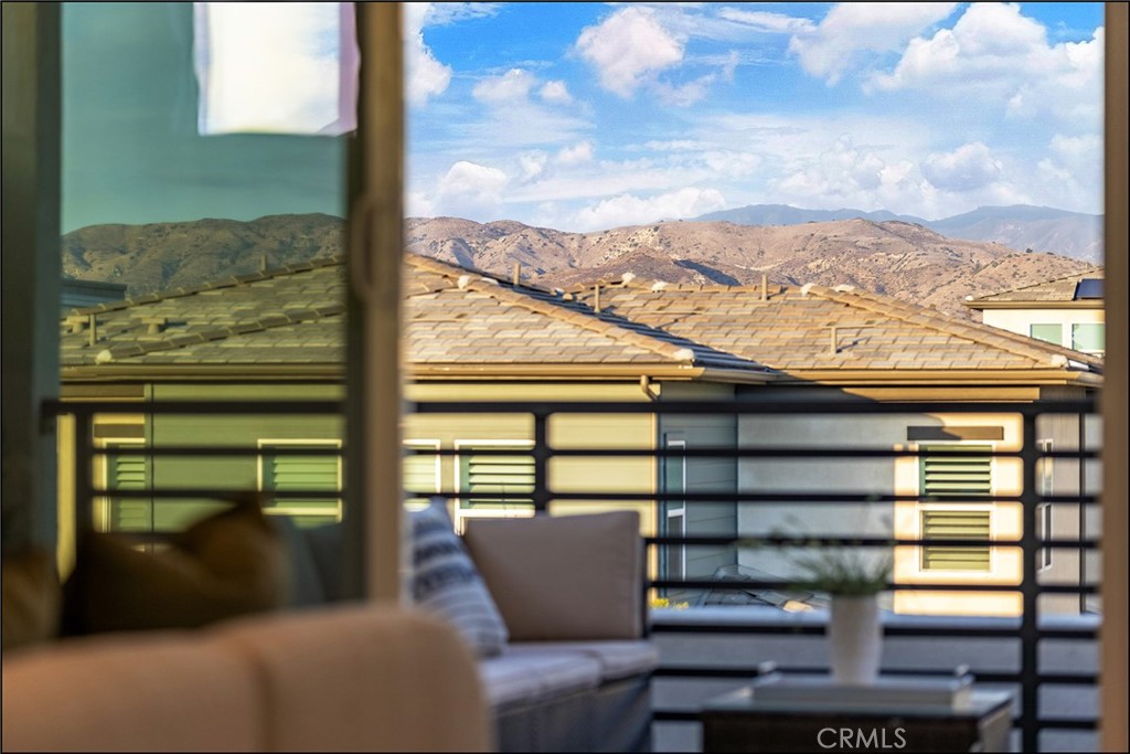 https://media.crmls.org/medias/2696928a-f9f6-4026-a8b3-213cf034fe06.jpg?preset=X-Large
